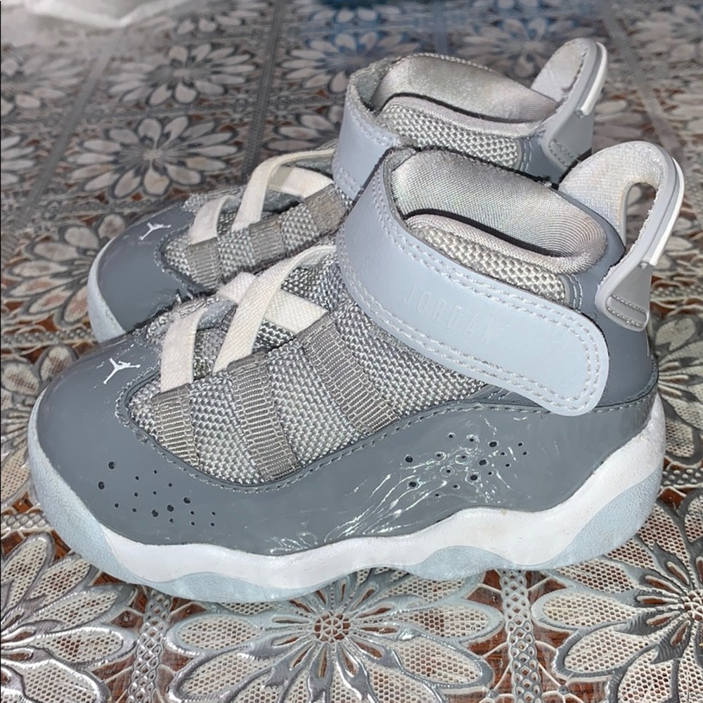 Jordans 6 rings in gray & white